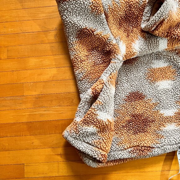 Thread + Supply Medium Pullover Fleece with pockets - Picture 8 of 13